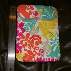 Thirty-One Tote-A-Tablet Island Damask